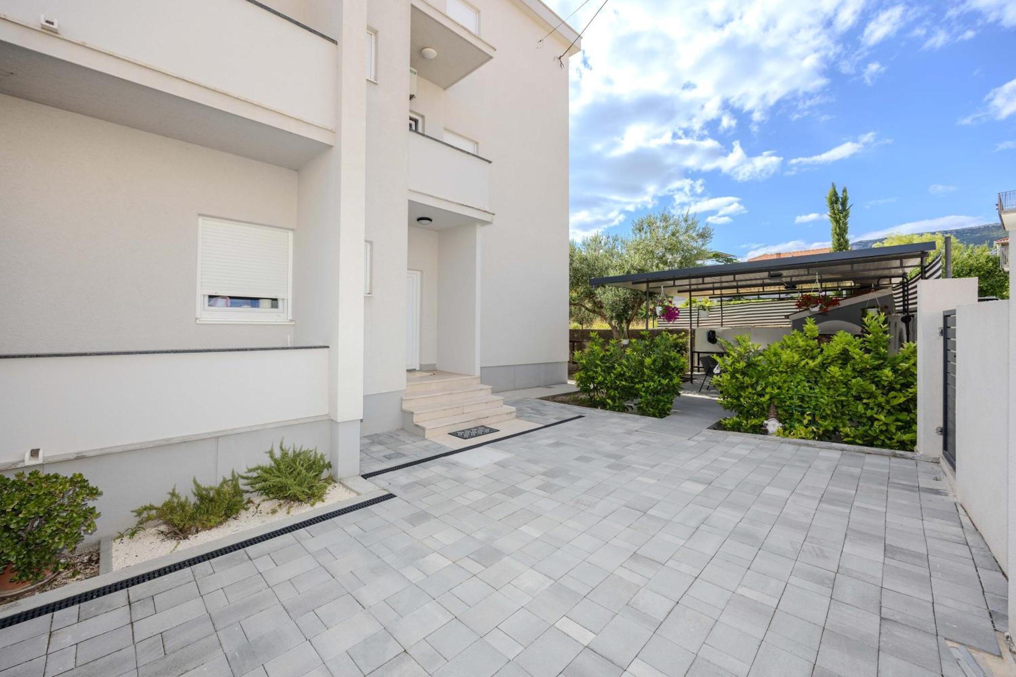 Apartment Terrace Kastela